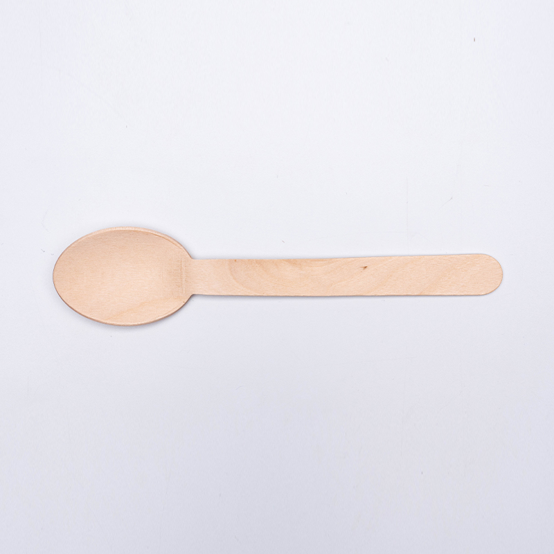 เครื่องใช้บนโต๊ะอาหารไม้